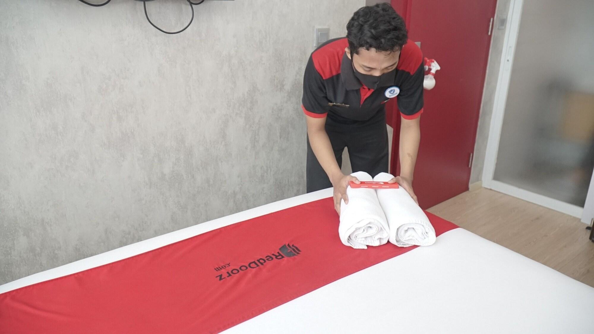 RedDoorz Plus @ Sawah Besar Dżakarta Zewnętrze zdjęcie