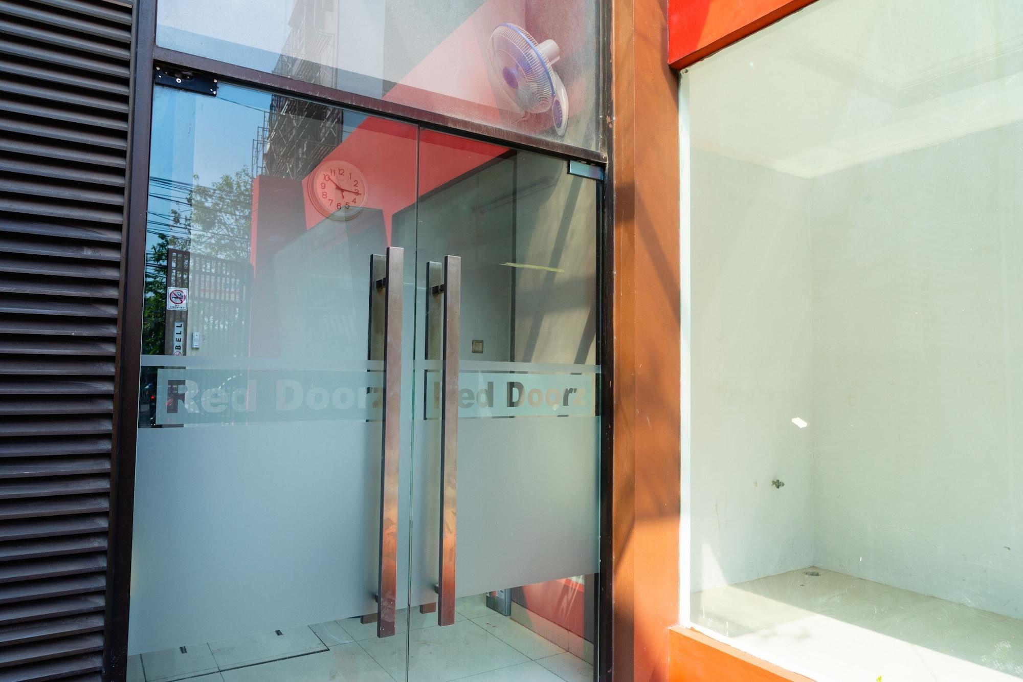 RedDoorz Plus @ Sawah Besar Dżakarta Zewnętrze zdjęcie